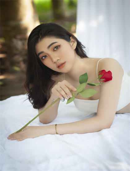女人手相图解_在线播放真实国产乱子伦_丑女变美女的电影